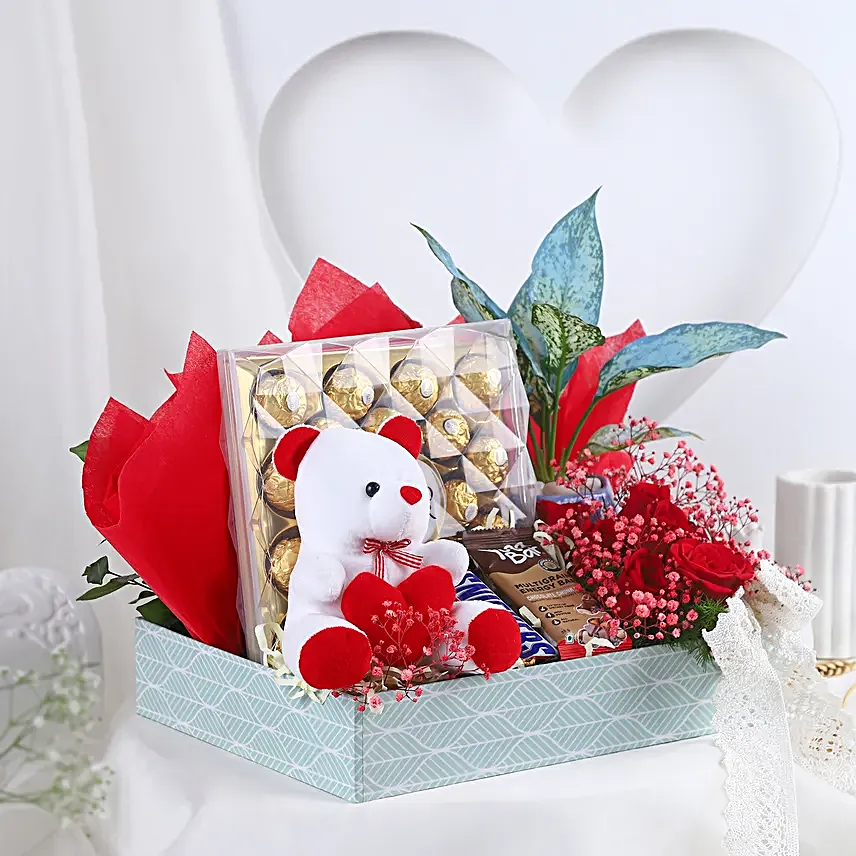 Loves Sweet Murmur Valentine Gift Tray