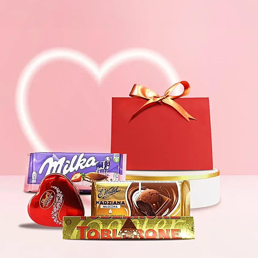 Loves Triangle Hamper