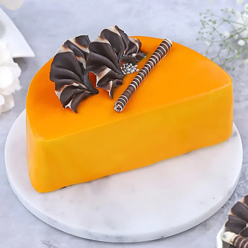 Luscious Vanilla Cake Half Kg