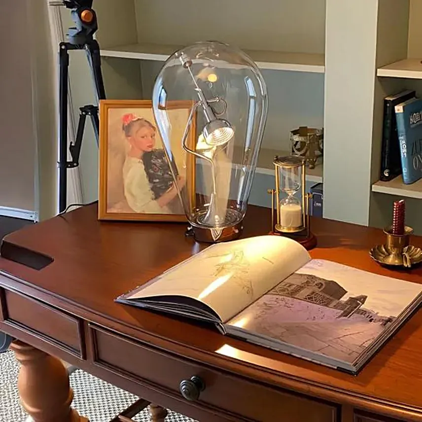 Magnetic Bulb Table Lamp