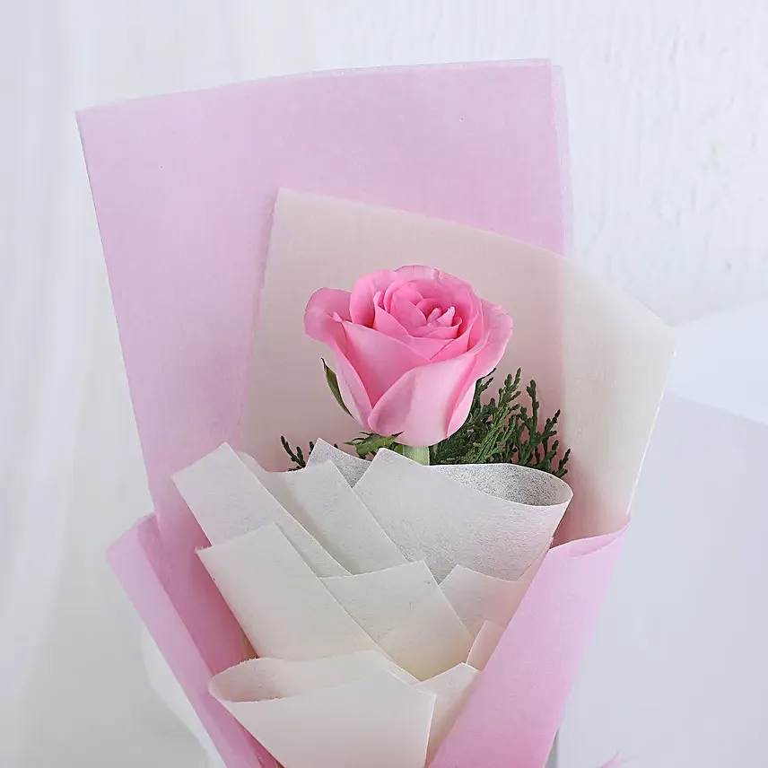 Mesmerizing Rose and Cake Gift