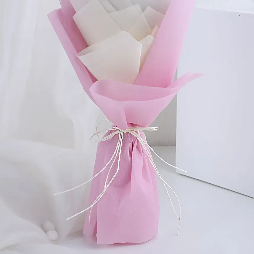 Mesmerizing Rose and Cake Gift