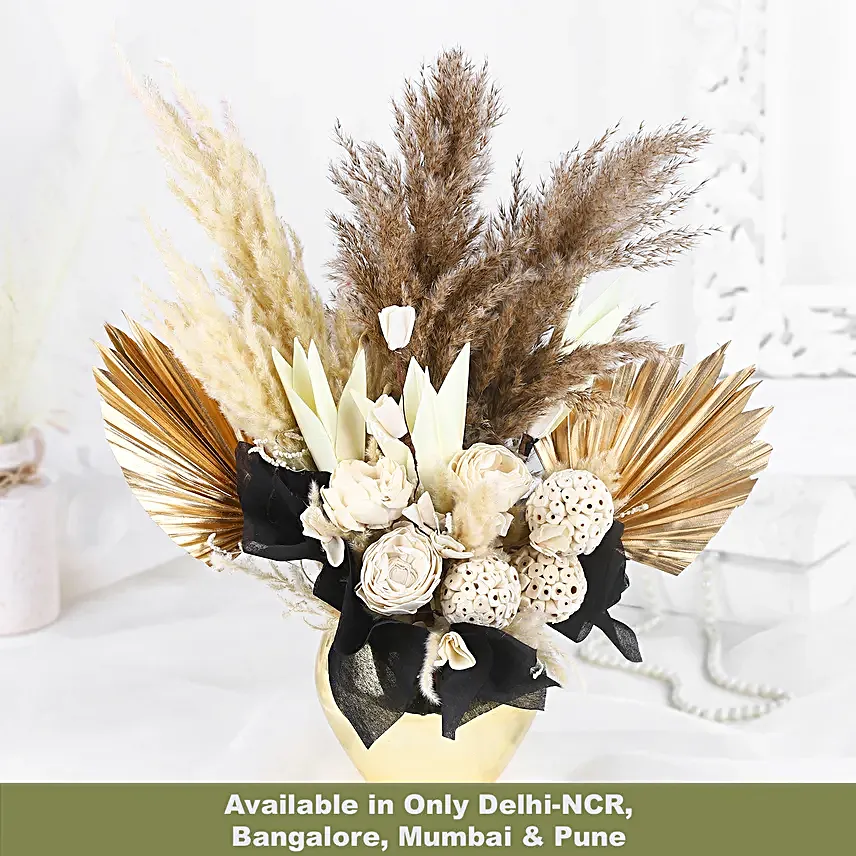 Monochromatic Dry Flower Arrangement