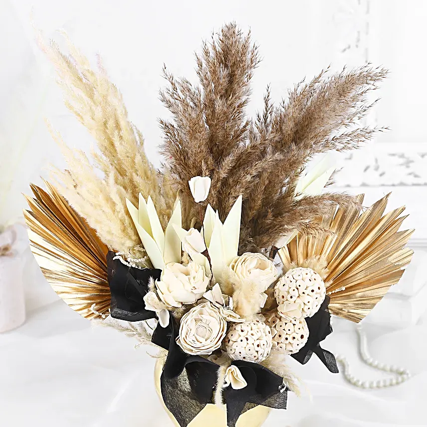 Monochromatic Dry Flower Arrangement