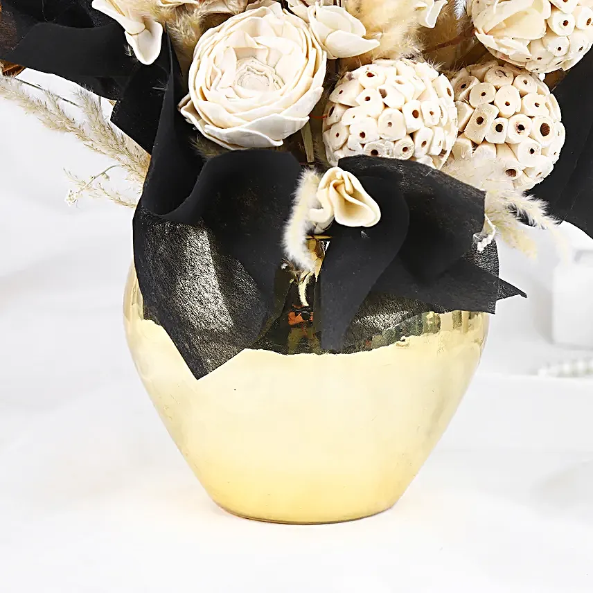 Monochromatic Dry Flower Arrangement