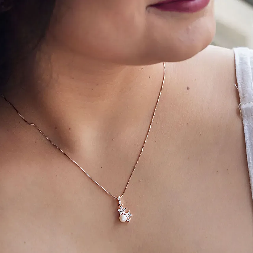 Pearly Flower Necklace
