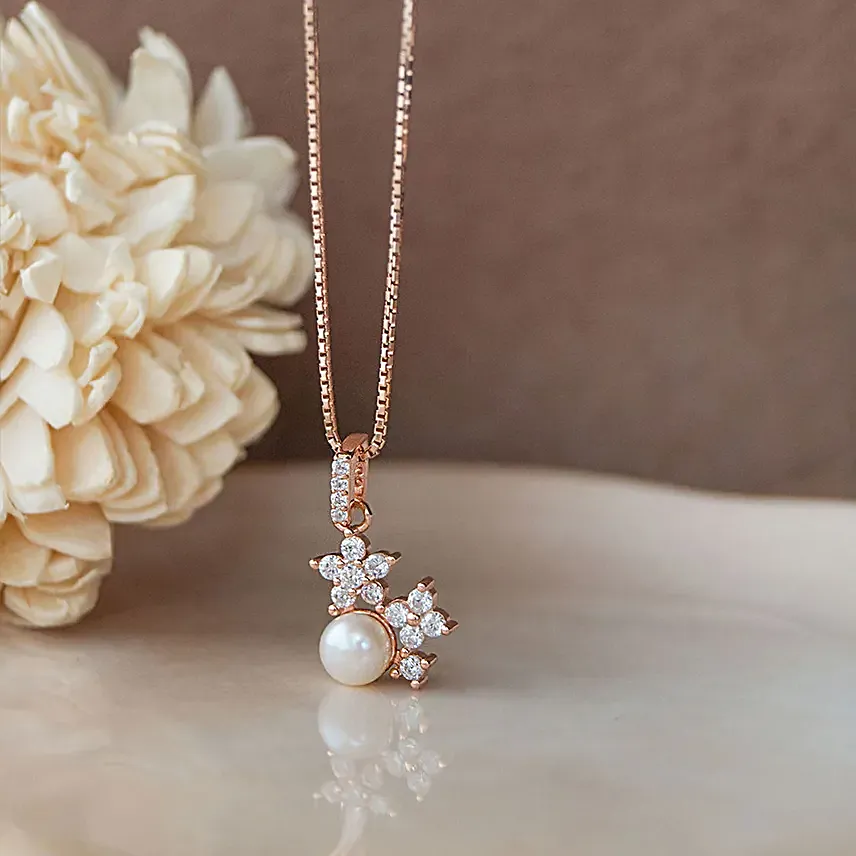 Pearly Flower Necklace