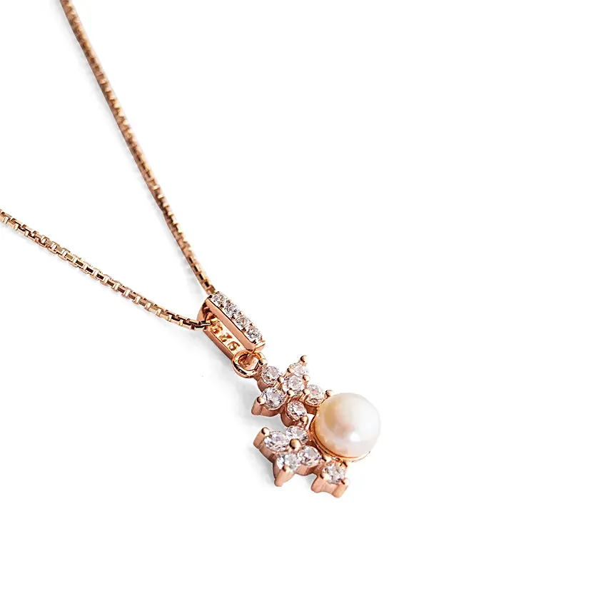 Pearly Flower Necklace