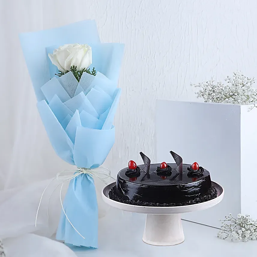 Pretty Rose Bouquet N Truffle Cake