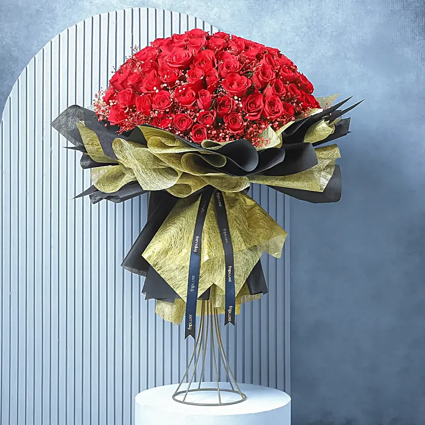 Red Rose Standing Bouquet in Obsidian