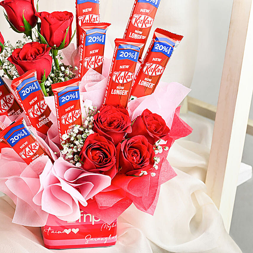 Red Roses Arrangement With Nestle Kitkat