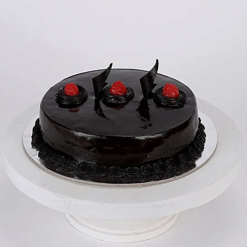 Red Rose with Cake - Bouquet of 10 red roses and 500 grams of chocolate truffle cake.