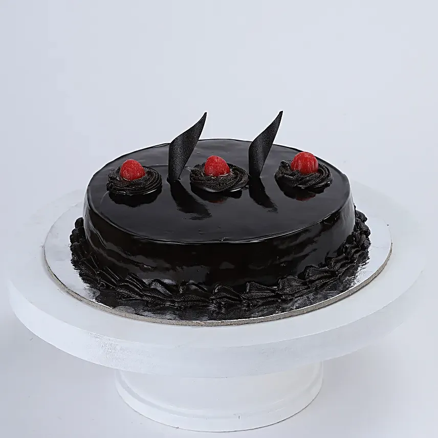 Red Rose with Cake - Bouquet of 10 red roses and 500 grams of chocolate truffle cake.