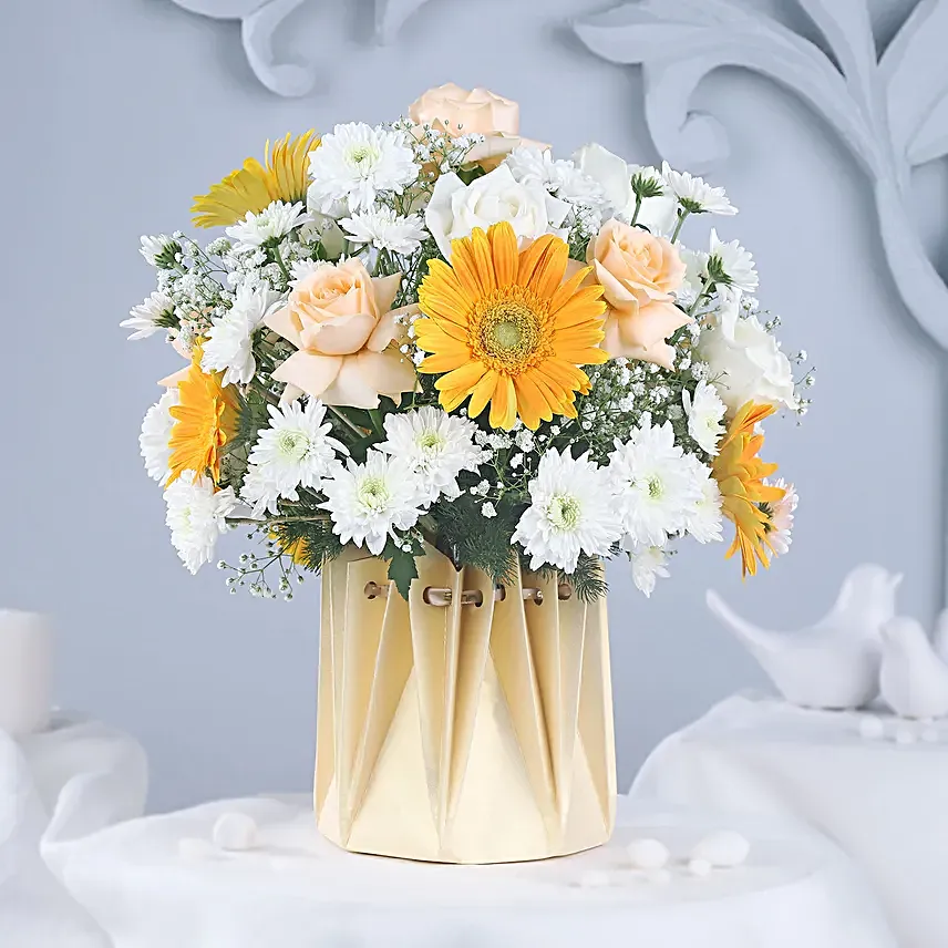 Romantic Union of Roses and Gerberas