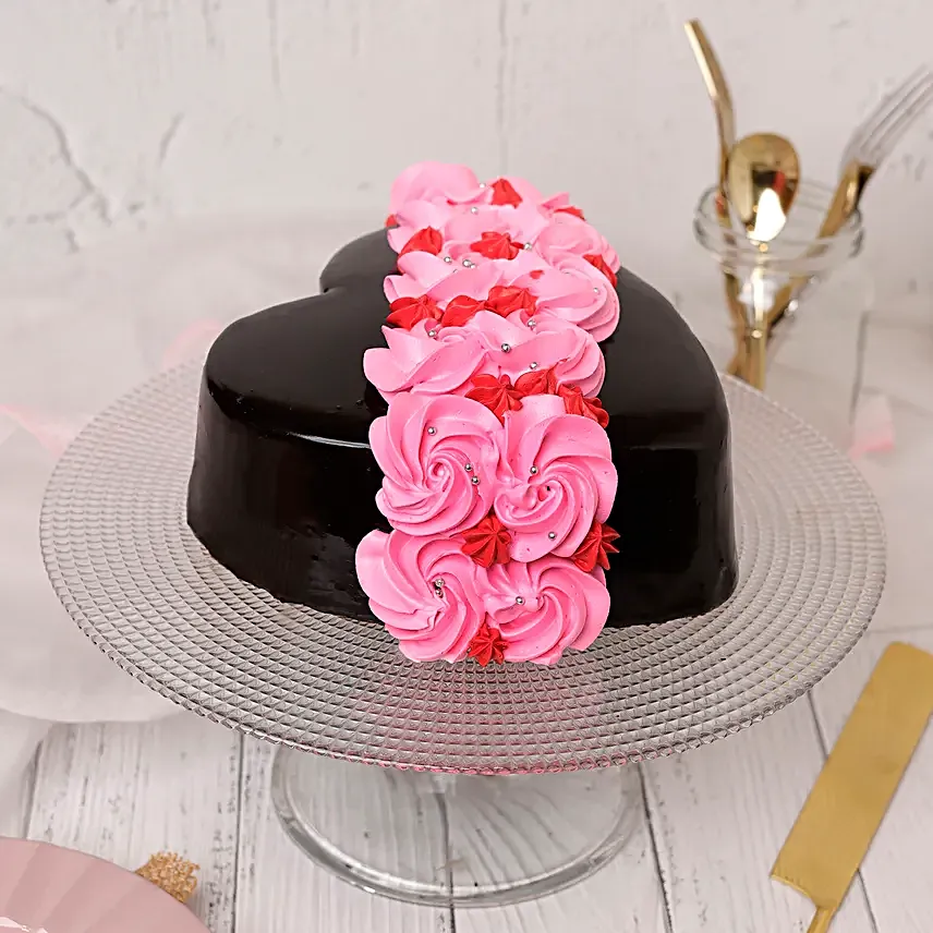 Online Roses On Heart Designer Cake