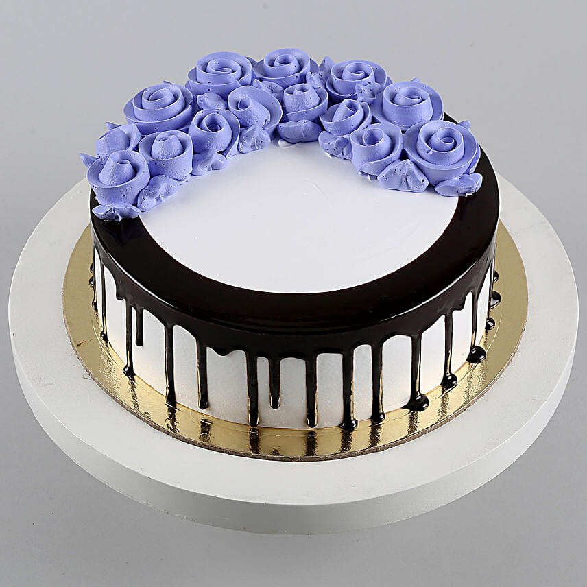 Roses On Top Black Forest Cake Half Kg