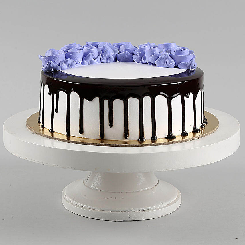 Roses On Top Black Forest Cake Half Kg