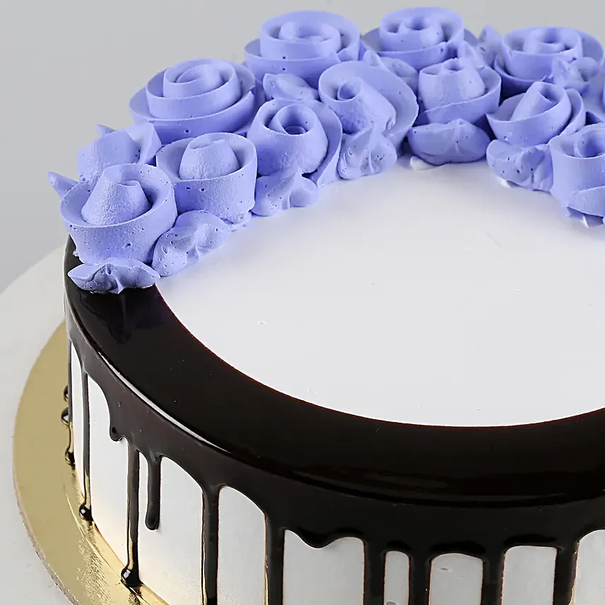 Roses On Top Black Forest Cake Half Kg