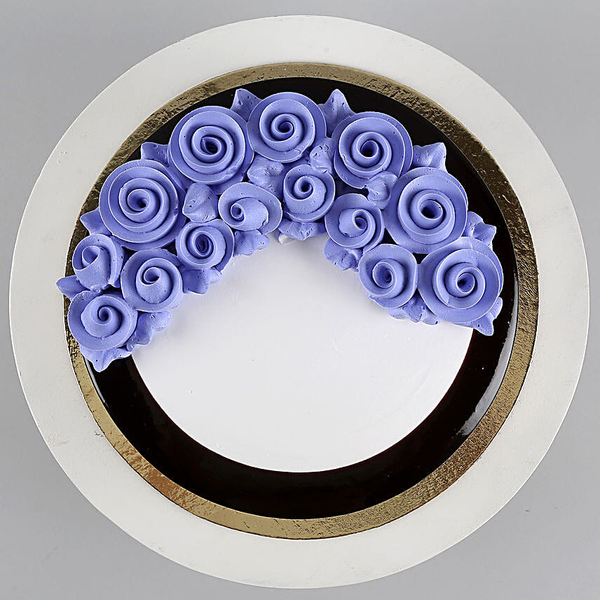 Roses On Top Black Forest Cake Half Kg