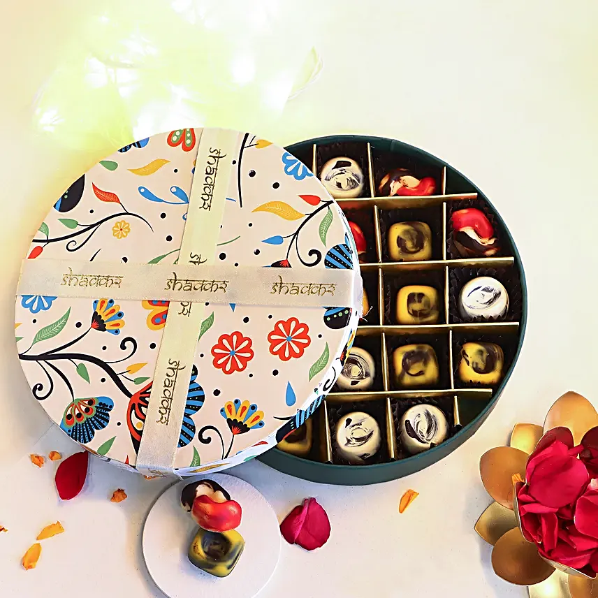Shakkr Chocolate Box Love