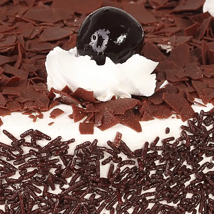 Yummy Black Forest Treat Cake- Half Kg