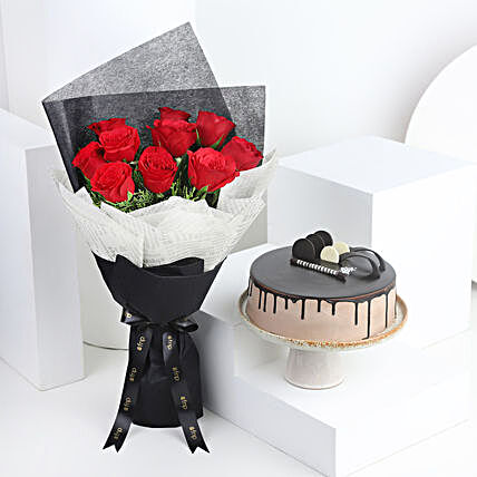 Red Roses  - Bunch of 10 Red Roses and 500gm gifts:Cakes Combo