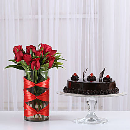 Sweet surprise with floral arrangement:Buy Flowers Combo