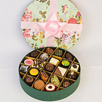 Order Chocolate Box Of Luck Combo Online, Price Rs.2195