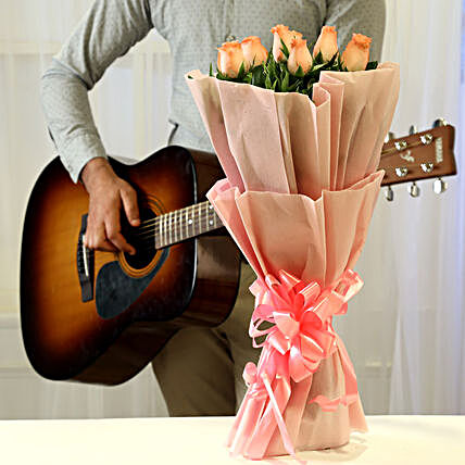 Online Pink Roses And Romantic Tunes Combo:Gifts N Guitarist Service