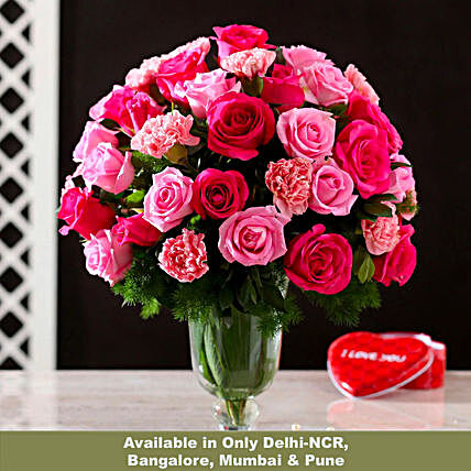 online exclusive roses n carnation glass vase arrangement