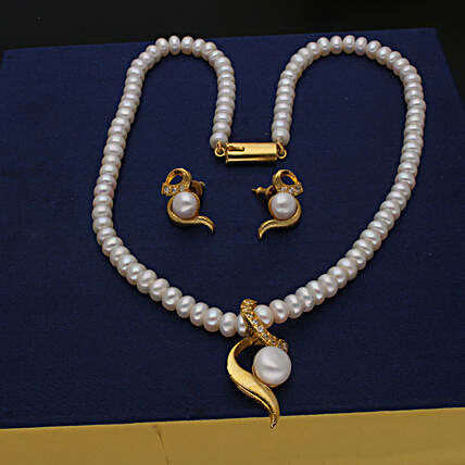 Sri Jagdamba Pearls Aabha Necklace Set:Jagdamba Pearls-jewellery