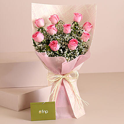 https://www.fnp.com/images/pr/m/v20220706124741/dreamy-pink-roses-bouquet.jpg