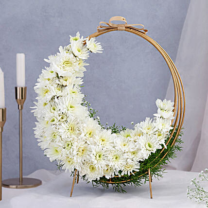 Crescent Moon Eid Special Daisy Arrangement