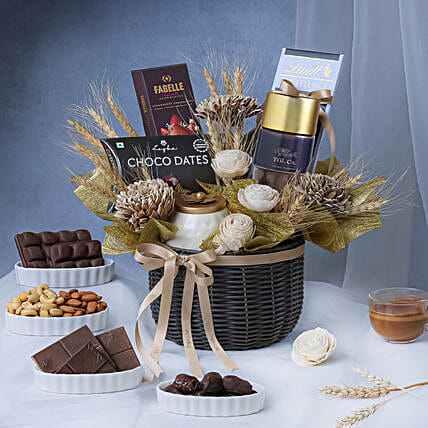 Mothers Day Luxe Bloom N Treat Hamper