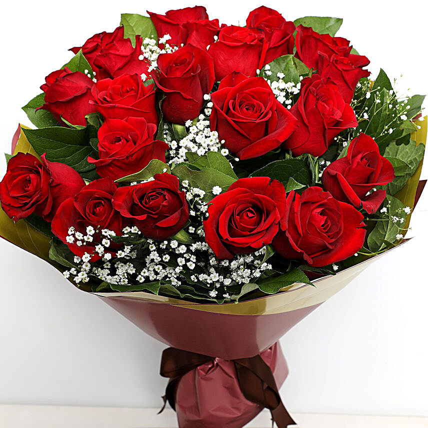 Elegant Bunch Of Roses:Valentines Day Flowers to Malaysia