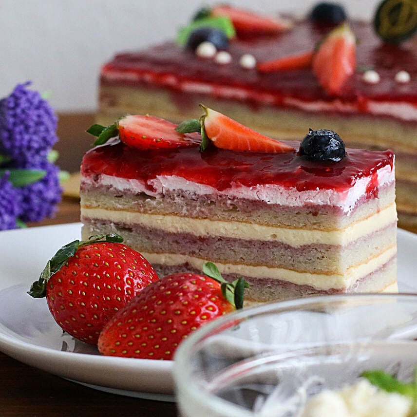 Tempting Raspberry Cheese Sponge Cake 500g