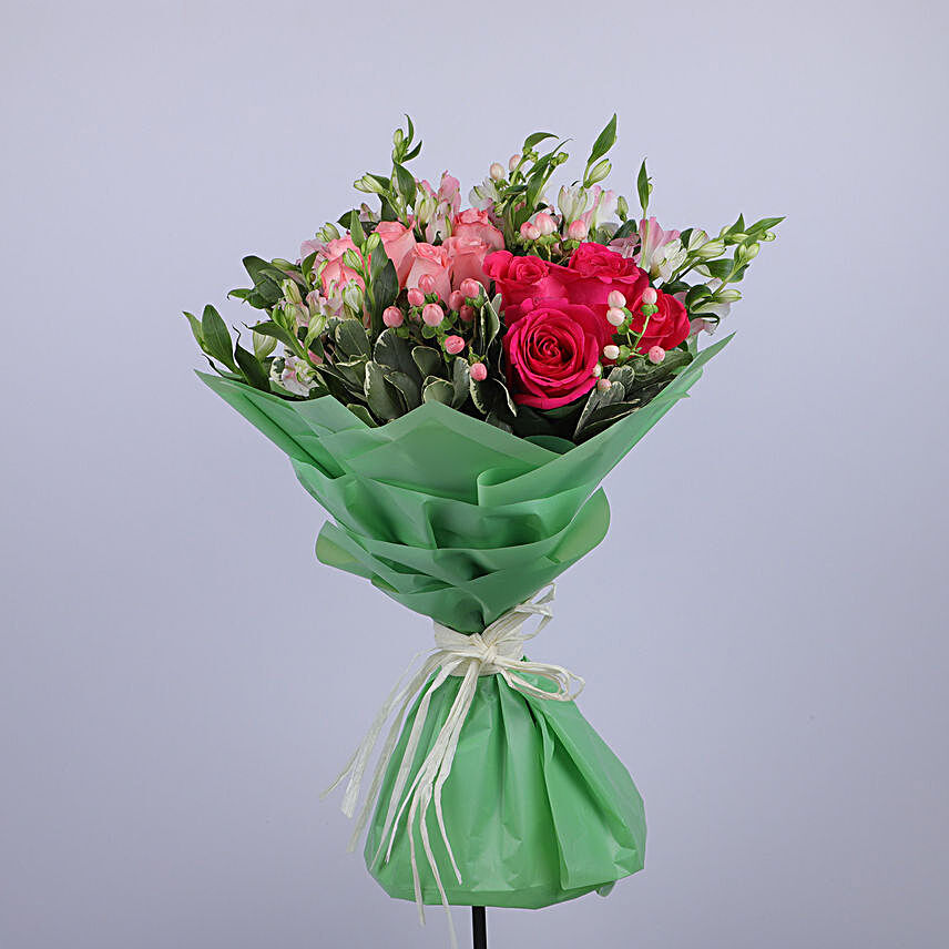 Gracious Flower Bouquet:Mother's Day Gifts to Oman