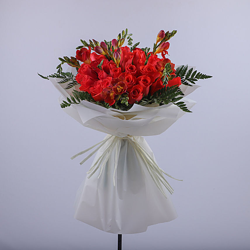Majestic Flower Bouquet:Fathers Day Gifts to Oman