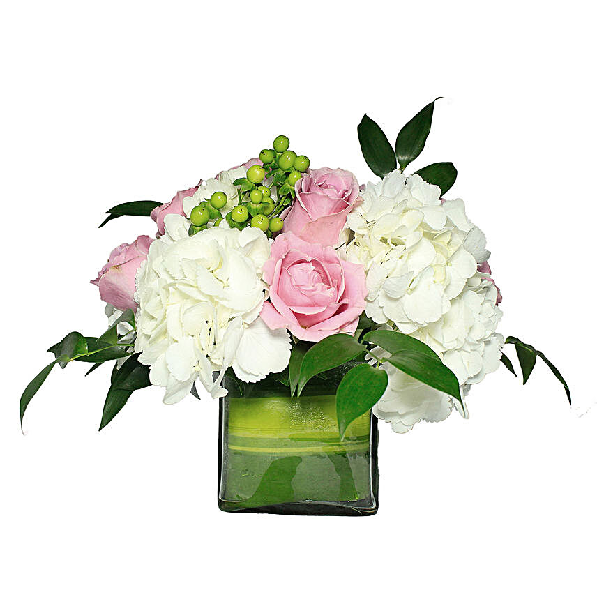 Opulent Floral Greetings:Mothers Day Gifts Oman