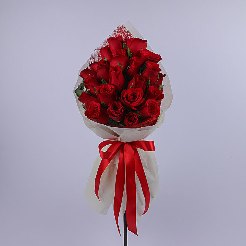 Passionate Greetings Of Love:Send Roses to Oman