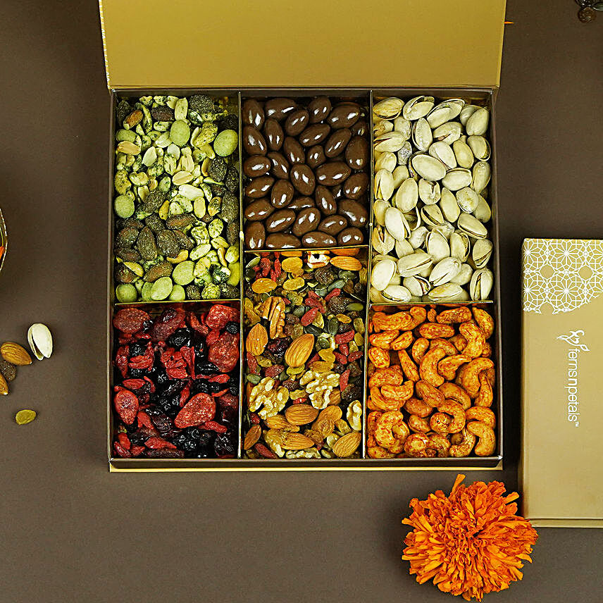 Dry Fruits And Cherries Box:Gifts to Oman