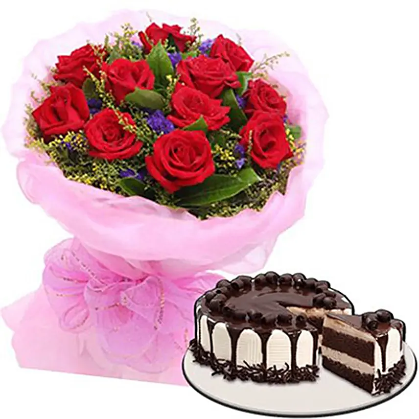 Delectable Cake With Rose Bouquet:Valentine's Day Roses in Philippines