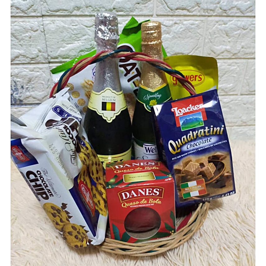Juice And Delightful Treats Holiday Hamper:Philippines Gift Hamper Delivery