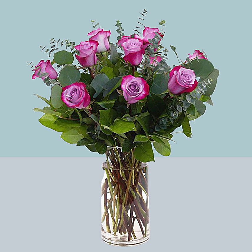 Attractive Roses Glass Vase Arrangement
