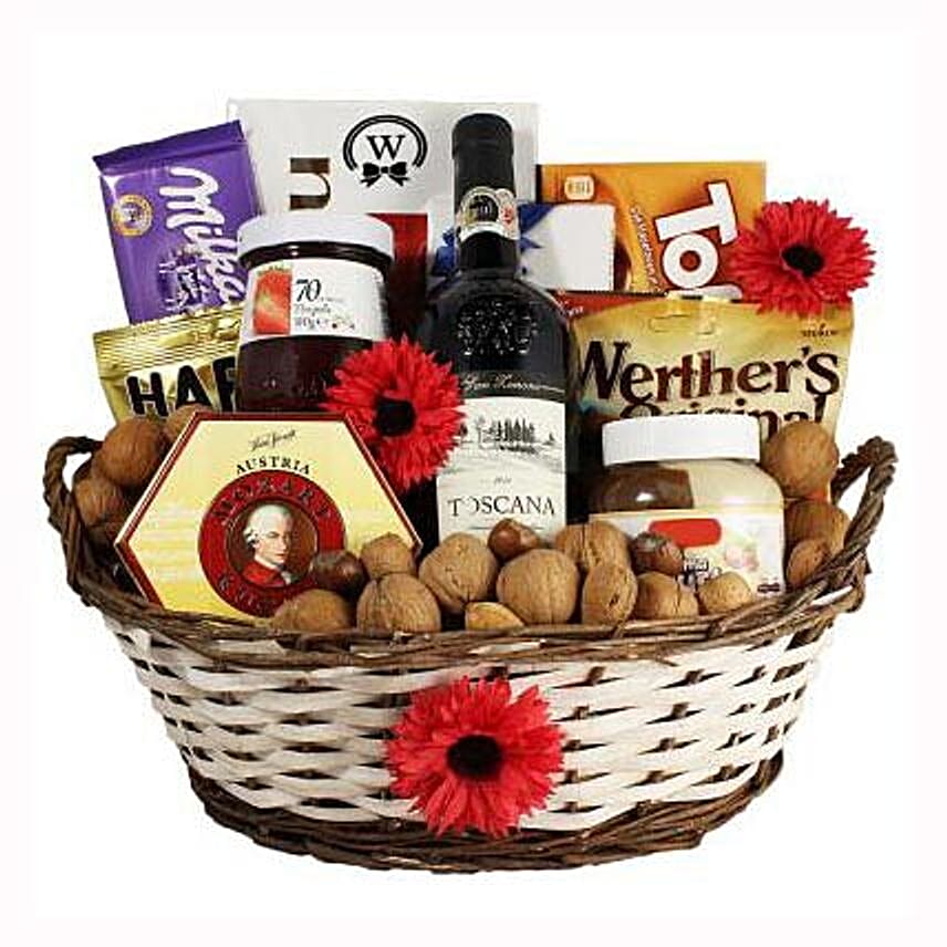 Classic Sweet Gift Basket portugal Gift Classic Sweet Gift Basket FNP