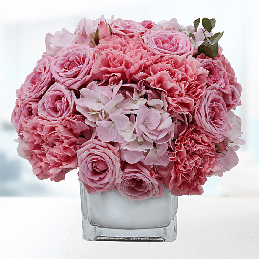 delicate pink blooms in vase online:Roses Delivery in Qatar