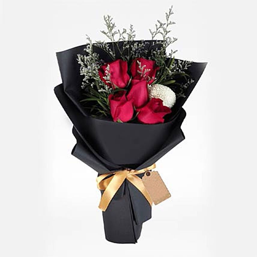 Elegant Flower Bouquet:Roses Delivery in Qatar
