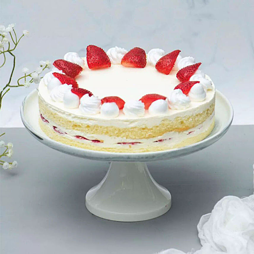Fresh Strawberry Cake:Strawberry Cakes to Qatar