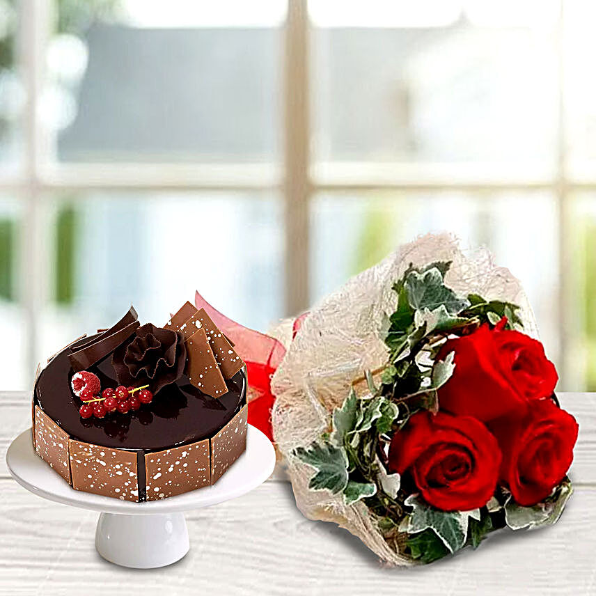 Red Roses & Fudge Cake:Flower and Cake Delivery in Qatar