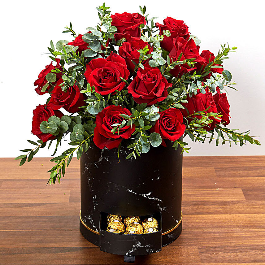 Box Arrangement Of 30 Roses:red roses
